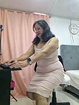 christy ant online show from June 16, 2026, 6:21 pm