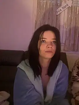 Snapshot of Mmebouhoups chatting on December 22, 2025, 8:33 am Mmebouhoups online show from December 22, 2025, 8:33 am