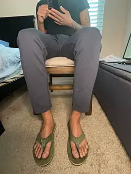 Kingbertfeet online show from February 1, 2026, 12:48 pm