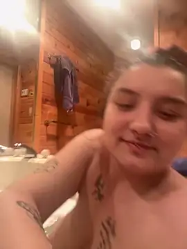 kaylee2104 online show from April 18, 2026, 2:37 am