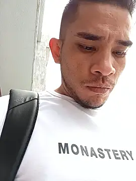 Snapshot of Gloryholeroom chatting on April 6, 2026, 8:43 pm Gloryholeroom online show from April 6, 2026, 8:43 pm