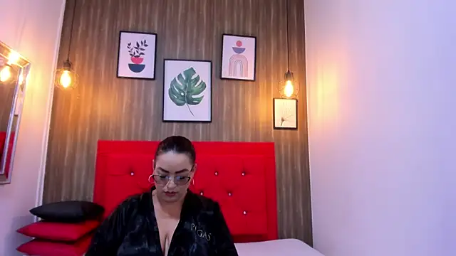 Snapshot of meggancurvy chatting on February 19, 2026, 6:59 pm meggancurvy online show from February 19, 2026, 6:59 pm