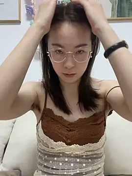 Snapshot of you-005 chatting on March 20, 2026, 9:58 am you-005 online show from March 20, 2026, 9:58 am