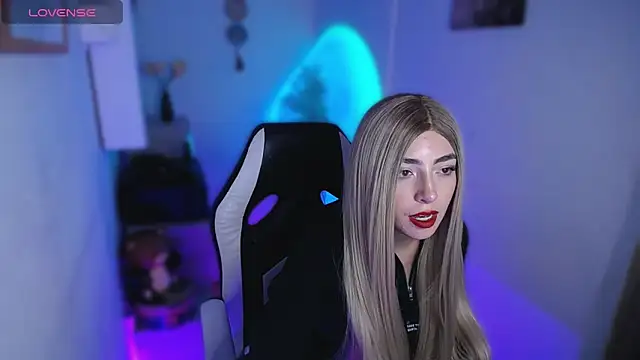 Snapshot of channel_blondee chatting on March 12, 2026, 10:27 pm channel blondee online show from March 12, 2026, 10:27 pm