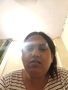 Snapshot of Hotmylips chatting on April 14, 2026, 5:19 pm Hotmylips online show from April 14, 2026, 5:19 pm