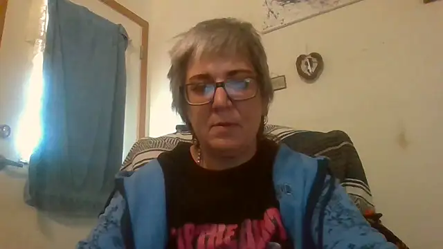 becky1111 online show from May 5, 2026, 7:11 pm