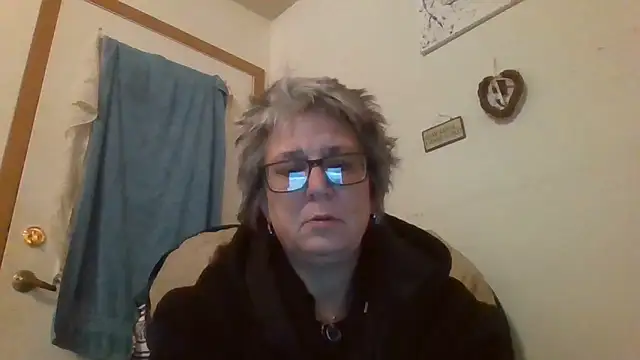 becky1111 online show from May 10, 2026, 9:47 am