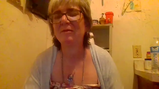 Snapshot of becky1111 chatting on June 14, 2026, 1:14 am becky1111 online show from June 14, 2026, 1:14 am