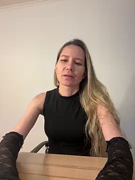 1Moonlight1 online show from February 6, 2026, 8:01 pm