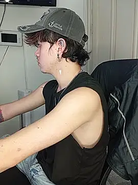 mathias crimson online show from December 19, 2025, 1:18 pm