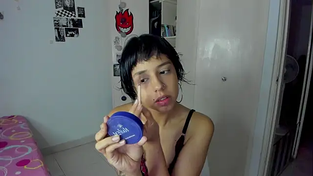 harakitty  online show from March 16, 2026, 11:20 pm