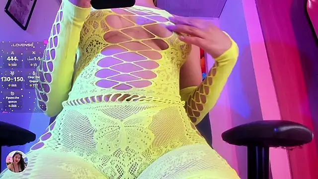 Snapshot of Violet_Blazee chatting on March 16, 2026, 2:43 pm Violet Blazee online show from March 16, 2026, 2:43 pm