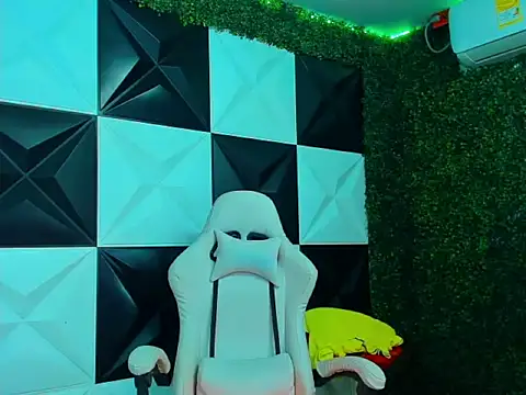 Boy tatto77 online show from February 25, 2026, 5:44 pm