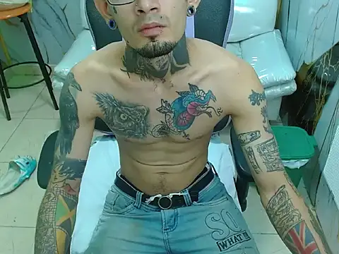Boy tatto77 online show from May 4, 2026, 12:01 pm