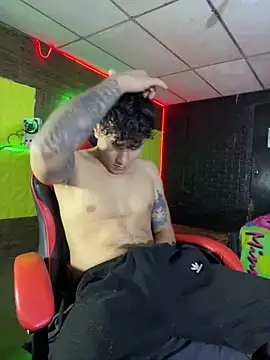 JustynAle2025 online show from April 29, 2026, 4:16 am