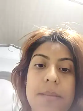 mia hottie2210 online show from January 18, 2026, 11:41 pm