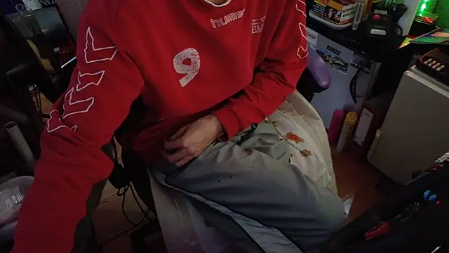 Gay-Versaut online show from February 11, 2026, 5:51 pm