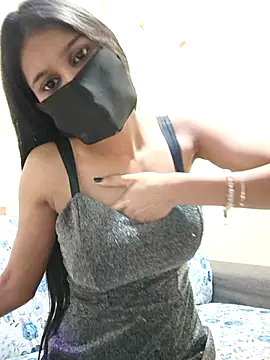 Snapshot of Chic_Vibes chatting on February 18, 2026, 4:47 pm Chic Vibes online show from February 18, 2026, 4:47 pm