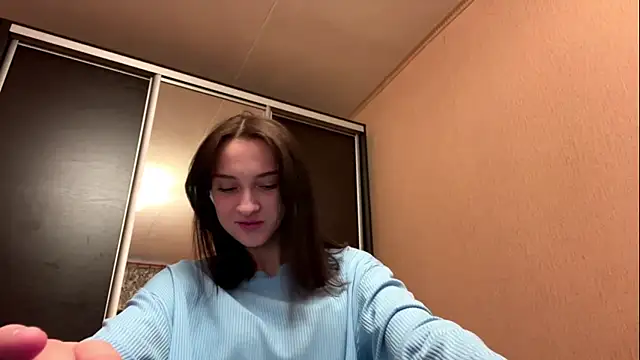 TinyLisa online show from December 21, 2025, 6:53 am