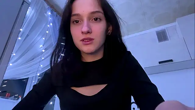 TinyLisa online show from December 22, 2025, 8:06 pm