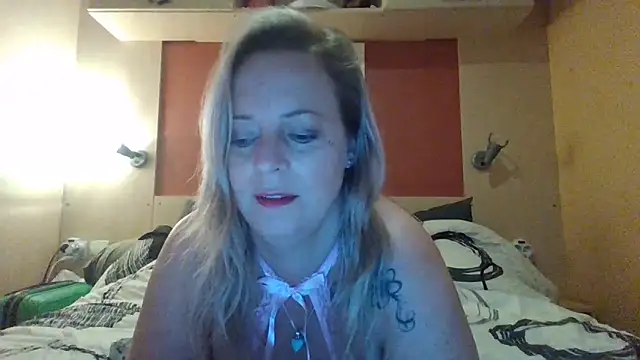 Miss-Chupagirly online show from December 19, 2025, 4:58 pm