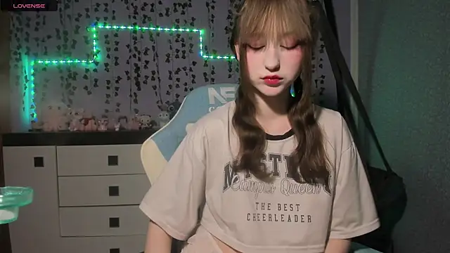 Snapshot of Yoonhee_ki chatting on July 4, 2026, 9:32 pm Yoonhee ki online show from July 4, 2026, 9:32 pm