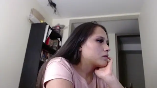 Agatha Dubois4  online show from May 7, 2026, 2:17 am