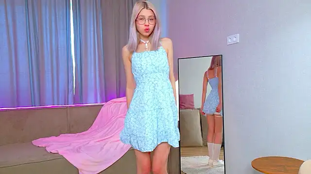 MidnightLily  online show from February 2, 2026, 3:49 am