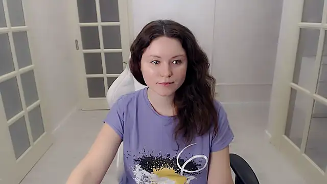 LondonMiley online show from December 20, 2025, 7:54 pm