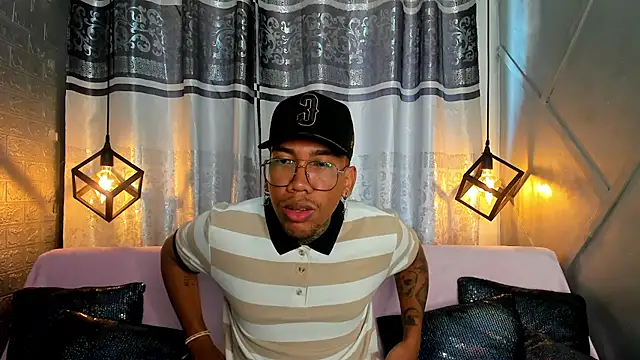 THIAN KNOX online show from December 21, 2025, 5:31 pm