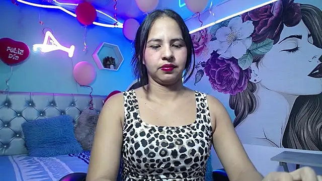 nicol ross19 online show from February 16, 2026, 3:02 am