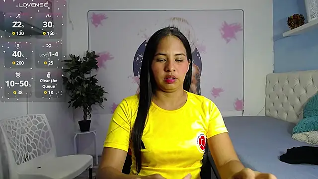 nicol ross19 online show from July 3, 2026, 7:09 pm