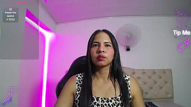 nicol ross19 online show from July 16, 2026, 7:09 pm