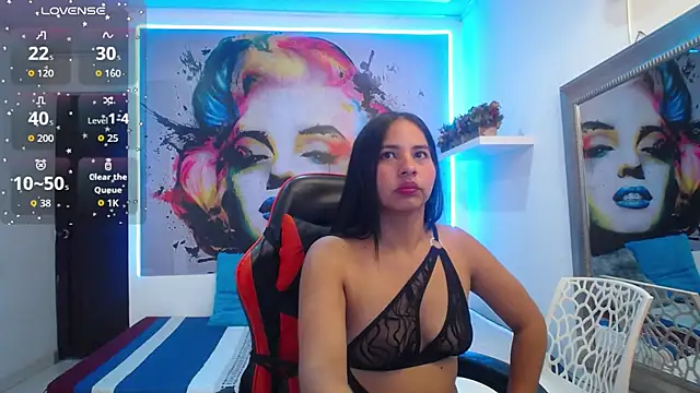 nicol ross19 online show from July 29, 2026, 7:23 pm