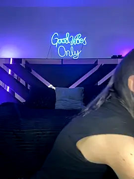 Snapshot of cristalcott chatting on December 21, 2025, 11:23 pm cristalcott online show from December 21, 2025, 11:23 pm