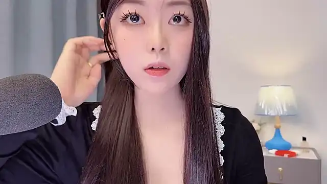 smalldaisy online show from April 25, 2026, 2:03 am
