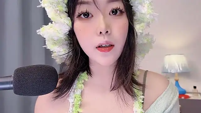 smalldaisy online show from April 28, 2026, 2:21 am