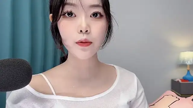 smalldaisy online show from May 2, 2026, 2:27 am