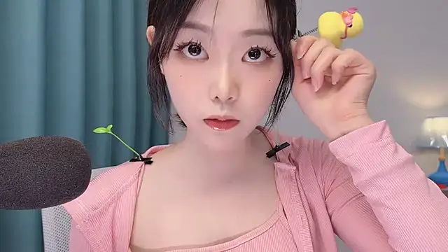 smalldaisy online show from May 4, 2026, 2:29 am