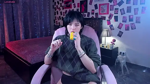 Snapshot of SarahShelby chatting on February 7, 2026, 6:28 am SarahShelby online show from February 7, 2026, 6:28 am