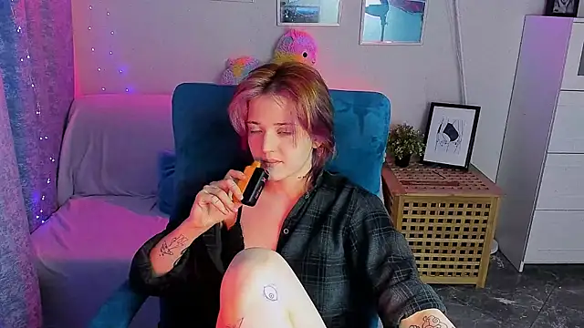 Snapshot of SarahShelby chatting on May 8, 2026, 9:09 pm SarahShelby online show from May 8, 2026, 9:09 pm