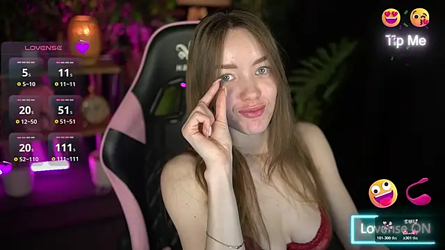 Snapshot of Velouraa chatting on December 21, 2025, 3:08 pm Velouraa online show from December 21, 2025, 3:08 pm