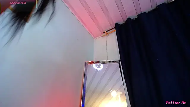 Snapshot of Emilyy05_ chatting on March 6, 2026, 1:02 am Emilyy05 online show from March 6, 2026, 1:02 am