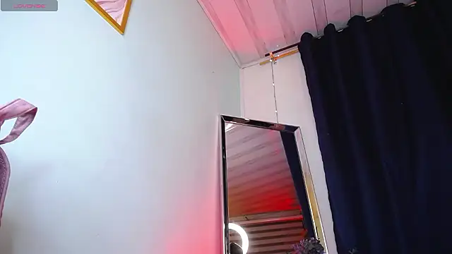 Snapshot of Emilyy05_ chatting on March 25, 2026, 1:22 am Emilyy05 online show from March 25, 2026, 1:22 am