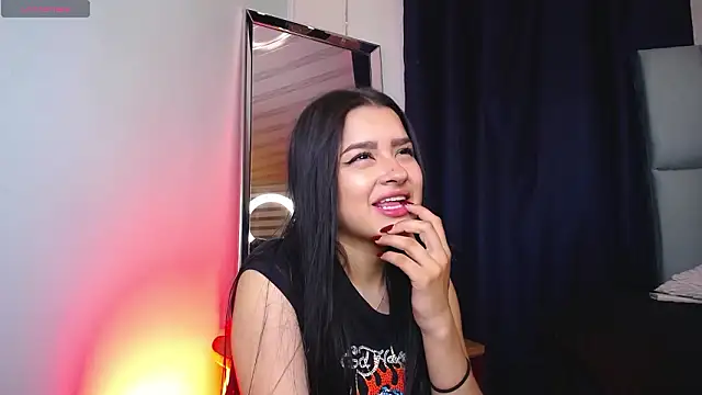 Snapshot of Emilyy05_ chatting on March 26, 2026, 1:11 am Emilyy05 online show from March 26, 2026, 1:11 am