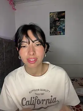 Snapshot of junorise23 chatting on February 17, 2026, 4:31 am junorise23 online show from February 17, 2026, 4:31 am