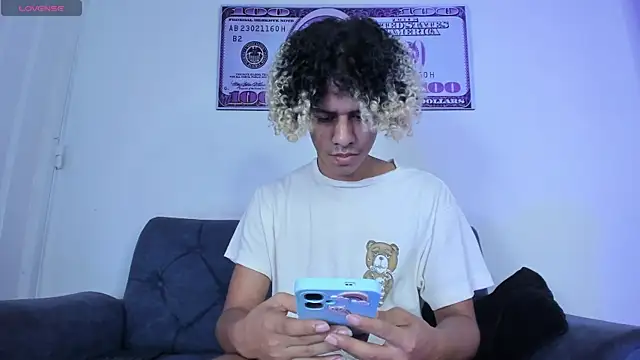 Victor LatinBoy online show from May 4, 2026, 12:12 pm