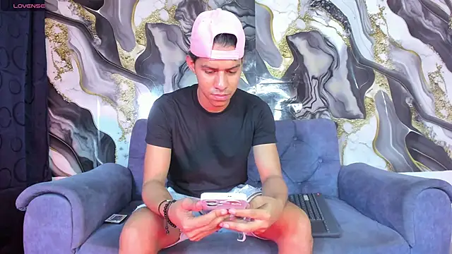 Victor LatinBoy online show from May 7, 2026, 11:59 am
