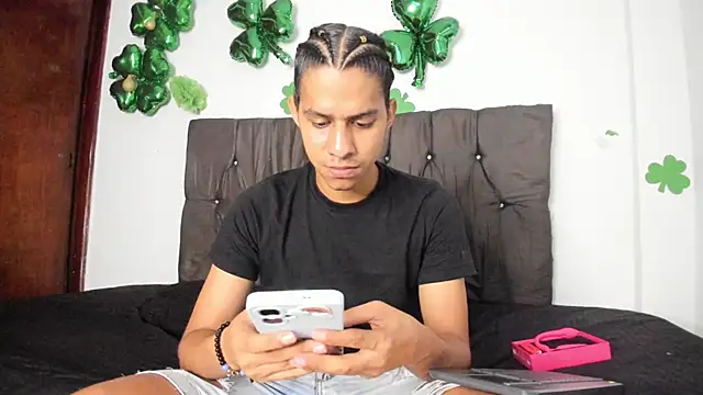 Victor LatinBoy online show from May 8, 2026, 3:01 am
