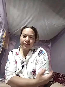 Snapshot of Lucky_cutee chatting on June 21, 2026, 1:24 pm Lucky cutee online show from June 21, 2026, 1:24 pm